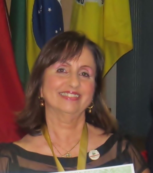 Soneto a Suindara, minha gatinha branca de olhos verdes, que muito me ensinou do incontido Amor aos 